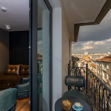 Qui Hotel&spa 호텔 3*