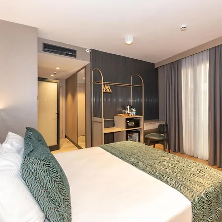 Hotel Quı Hotel&spa 3*